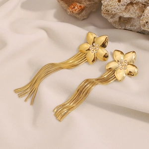 Detail of 18K gold-plated flower tassel earrings with pearls on silk and stone base