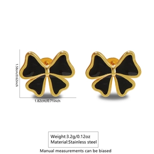 Détails de boucles d'oreilles nœud en acier doré et émail noir avec dimensions précises