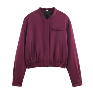 Damen Set mit burgunderroter Bomberjacke und Hose mit elegantem Stehkragen