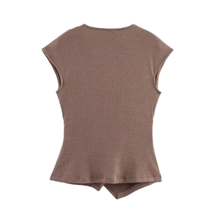 Top de punto marrón sin mangas para mujer con dobladillo asimétrico elegante