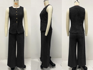 Vue triple de l'ensemble gilet en jean délavé gris et pantalon large taille haute