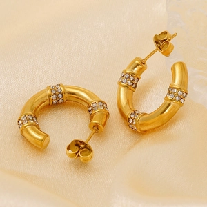 Boucles d'oreilles créoles dorées en acier inoxydable avec incrustations de zircon