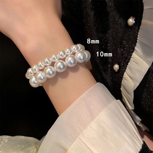 Detailed comparison of 8mm and 10mm French vintage pearl elastic bracelets on wrist