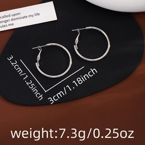 Detailed size specifications for silver hoop earrings with dimensions 3.2cm in diameter