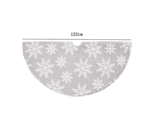 Détail du cache-pied de sapin gris 122cm avec motifs de grands flocons de neige blancs