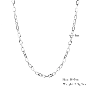Detail of 4mm silver paperclip chain necklace with 38+5cm length and rectangle links