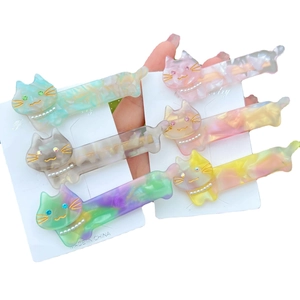 Set of 6 cute acetate cat hair clips with marble patterns and pearl collar details