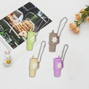 Miniature Water Cup Keychain With White Daisy Flower PVC Soft Plastic Tumbler Shape Bag Pendant For Women Girls Cute Accessories