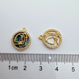 18K gold-plated abalone shell round charms measured with a ruler for 1.5cm sizing