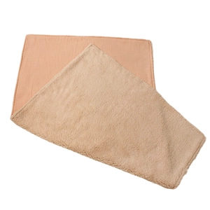 Double-layer muslin cotton and faux lamb wool baby blanket in coral pink and beige