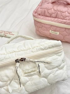 Quilted heart pattern cosmetic bags in white and pink colors with top handles