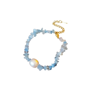Handmade bracelet with irregular aquamarine stones and white pearl with golden clasp