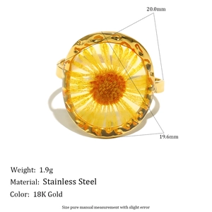 18K gold plated stainless steel oval ring with yellow daisy flower inlay and polished finish