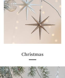 Dettaglio di stelle glitter champagne e sfere di vetro per decorazioni di Natale