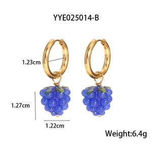 Vue détaillée des boucles d'oreilles raisin avec dimensions et mesures de poids