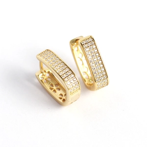 Elegant gold S925 silver U-shaped earrings with pavé zircon crystals and filigree details
