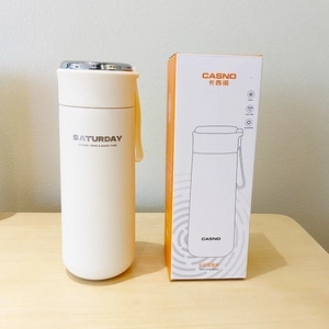 Détail du thermos intelligent CASNO 480 ml en acier inoxydable avec son coffret cadeau