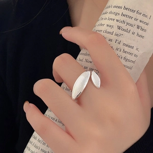 S925 sterling silver open ring featuring asymmetrical double leaf-shaped polished discs
