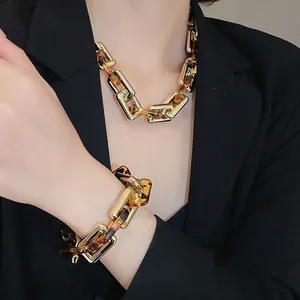 Set di Gioielli in Acciaio Inossidabile Resina Tartarugata Stampa Leopardata Donna Collana Bracciale Orecchini Vintage