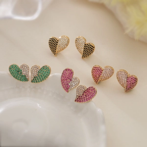 Boucles d'oreilles cœur dorées 18K avec zircons blancs et roses scintillants