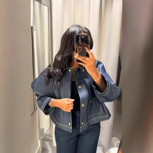 Dunkelblaue Denim-Poncho-Jacke mit Revers und großen Taschen für Damen im Loose-Fit