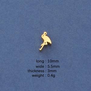 Golden flamingo charm details: 10mm length, 5.5mm width, 3mm thickness, and 0.4g weight