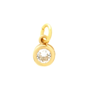 Détail du pendentif circulaire en or 18K avec une pierre de zircon ronde scintillante