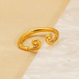Vintage 18K gold plated Sun Wukong golden hoop ring with engraved cloud patterns