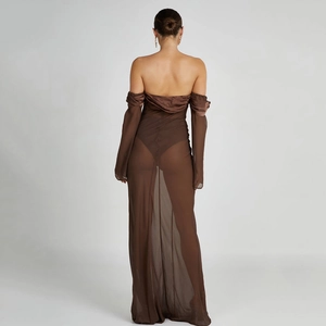 Abito lungo marrone con spalle scoperte in mesh trasparente con schiena scoperta sexy