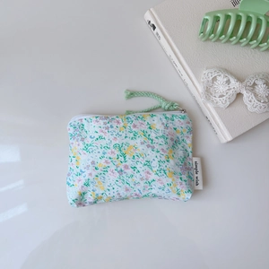 Porte-monnaie en coton à fleurs bleues avec fermeture éclair et étiquette Simple Wish