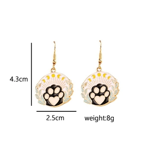 Detail showing dimensions of 4.3cm height and 8g weight for cat paw heart earrings