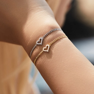 Elegant 925 sterling silver heart bracelet with sparkling VVS1 moissanite stones
