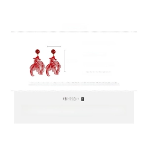 Detailed size chart and material specs for red hollow goldfish acrylic earrings
