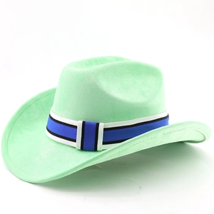 Seitenansicht des mintgrünen Wildleder-Cowboyhuts mit blau-weiß gestreiftem Hutband