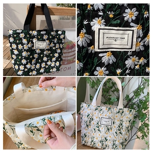 Détails de broderie marguerite et poche intérieure sur sacs fourre-tout en toile