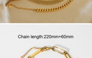 Détail du bracelet gourmette plaqué or 18K montrant la longueur 220mm et le poinçon
