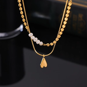 Collier double couche doré avec perles d'eau douce et pendentif en forme de cœur