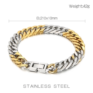 Detail of two-tone gold and silver Cuban link bracelet with size 210x10mm specifications