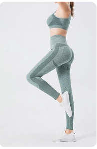 Détail du legging de yoga sans couture taille haute avec structure en maille jacquard