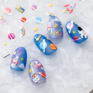 Stickers ongles 3D thème espace avec astronautes et fusées sur fond pailleté