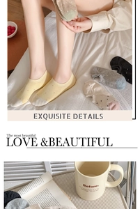 Exquisite details of non-slip cotton boat socks with polka dot patterns and soft colors