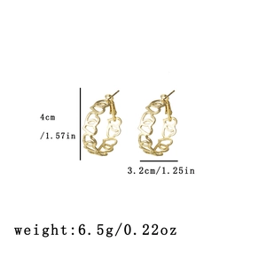 Size specifications for gold hollow heart hoop earrings with height and weight details