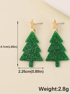 Detailed view of green sequin Christmas tree earrings with size 4.7cm and weight 2.8g