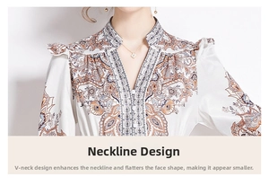 Nahaufnahme des V-Ausschnitts mit Paisley-Muster und Rüschen an diesem Vintage-Kleid