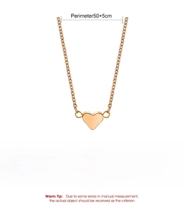 Detail view of gold heart necklace with technical specs and 50+5cm perimeter measurement