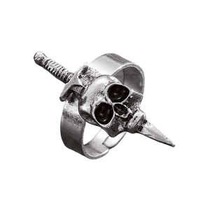 Detail van gotische schedelring met dolkontwerp en verstelbare open ringband