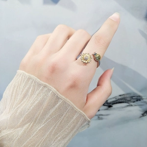 Anello rotante regolabile in argento 925 con girasole e coccinella per donna