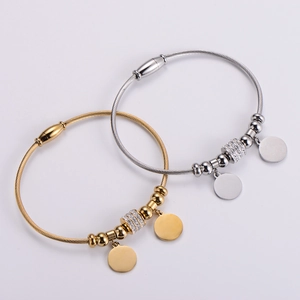 Polierte Edelstahl-Kabelarmbänder mit rundem Anhänger in Gold- und Silberoptik