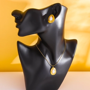 Vintage gold teardrop pearl jewelry set with snake chain on mannequin display