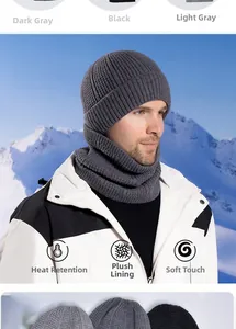 Dettaglio della fodera in pile termico del set berretto e scaldacollo in maglia invernale